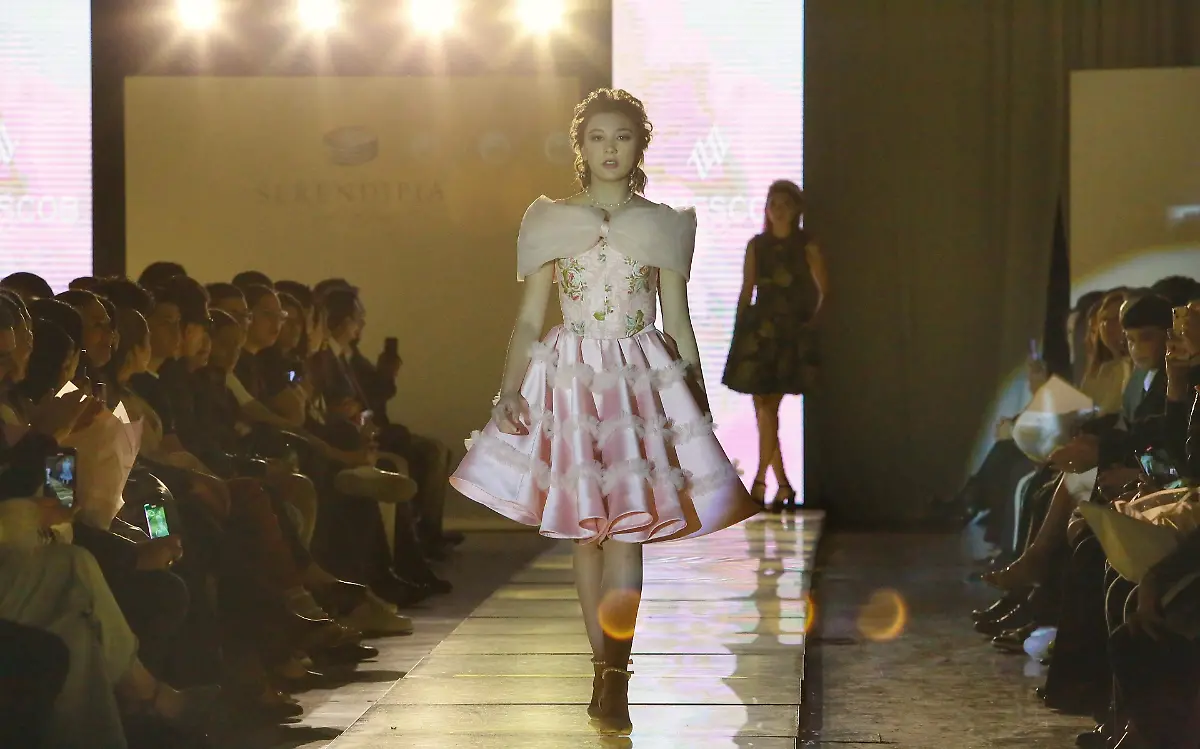 1.Desfile Serendipia Fashion Design una noche de moda y creatividad